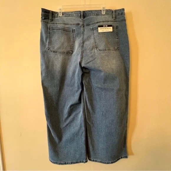 NWOT Daily Thread 20W High Rise Cropped Wide Leg Jeans - Picture 6 of 6